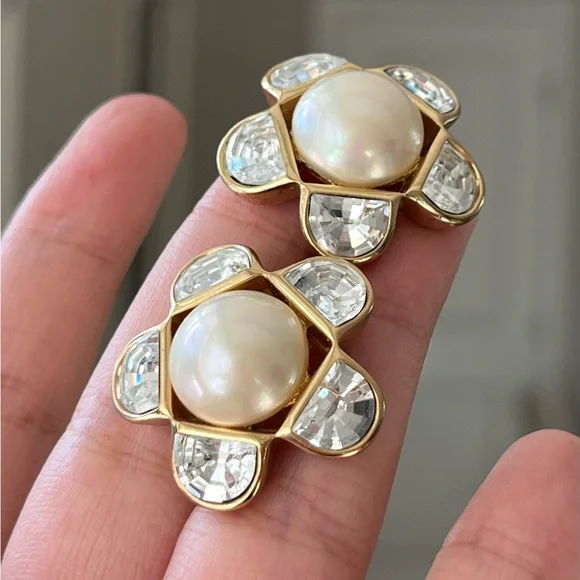 SOLD Vintage Christian Dior Flower Pearl Rhinestone Pedal 14k Gold Post Earrings - Picture 4 of 7